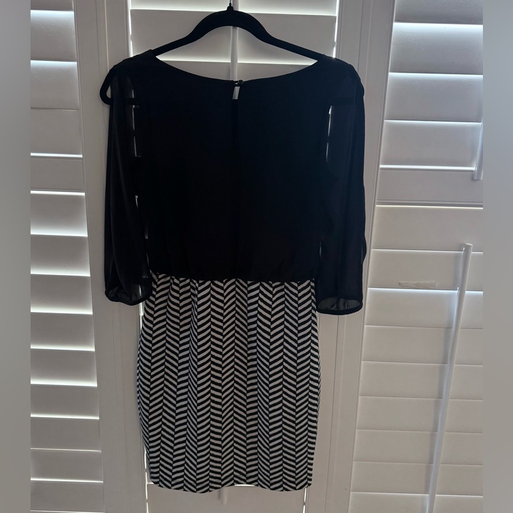 Dress ➰ - Picture 2 of 5